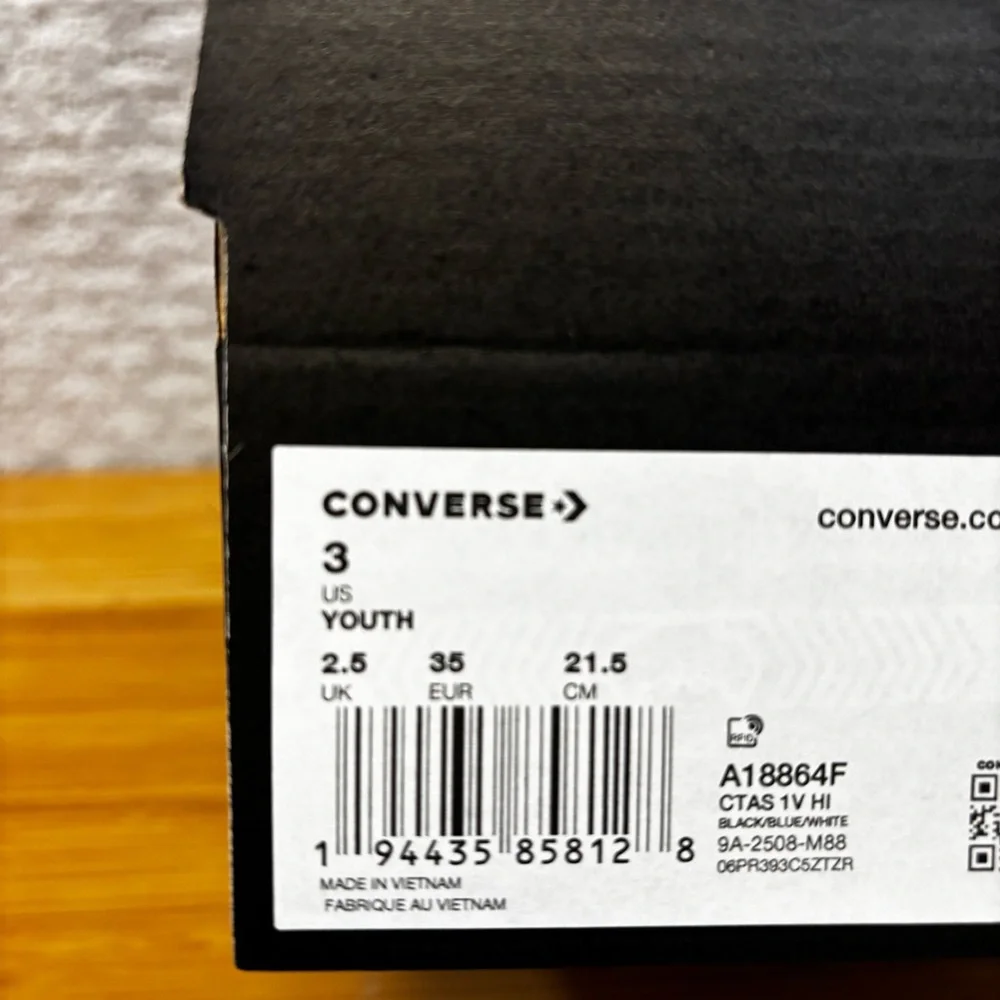 Converse‎ Chuck Taylor Hi 1V Black Train Print NEW Kids Size 3 Youth